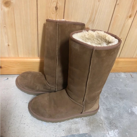 Ugg classic tall boot - Picture 3 of 8